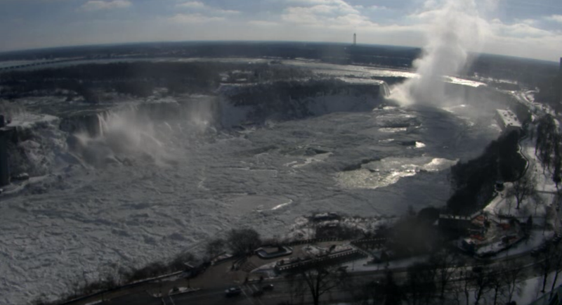 Illustration for article titled Niagara Falls Isn't Frozen—But It's Getting There, And It's Beautiful